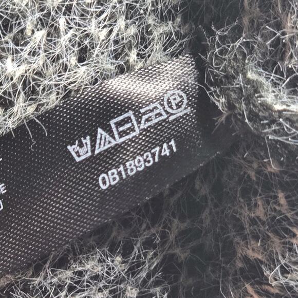 Out From Under Cozy Up Cropped Black Gray Sweater Bow Motif Size Medium - Picture 12 of 12